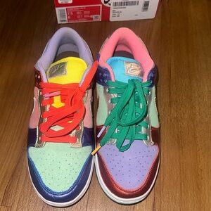 Womans Nike dunk low 7.5. Wore a couple times but excellent condition